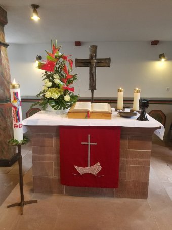 zur Konfirmation geschmückte Georgskirche