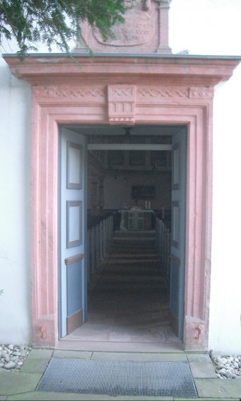 offene Eingangstür
